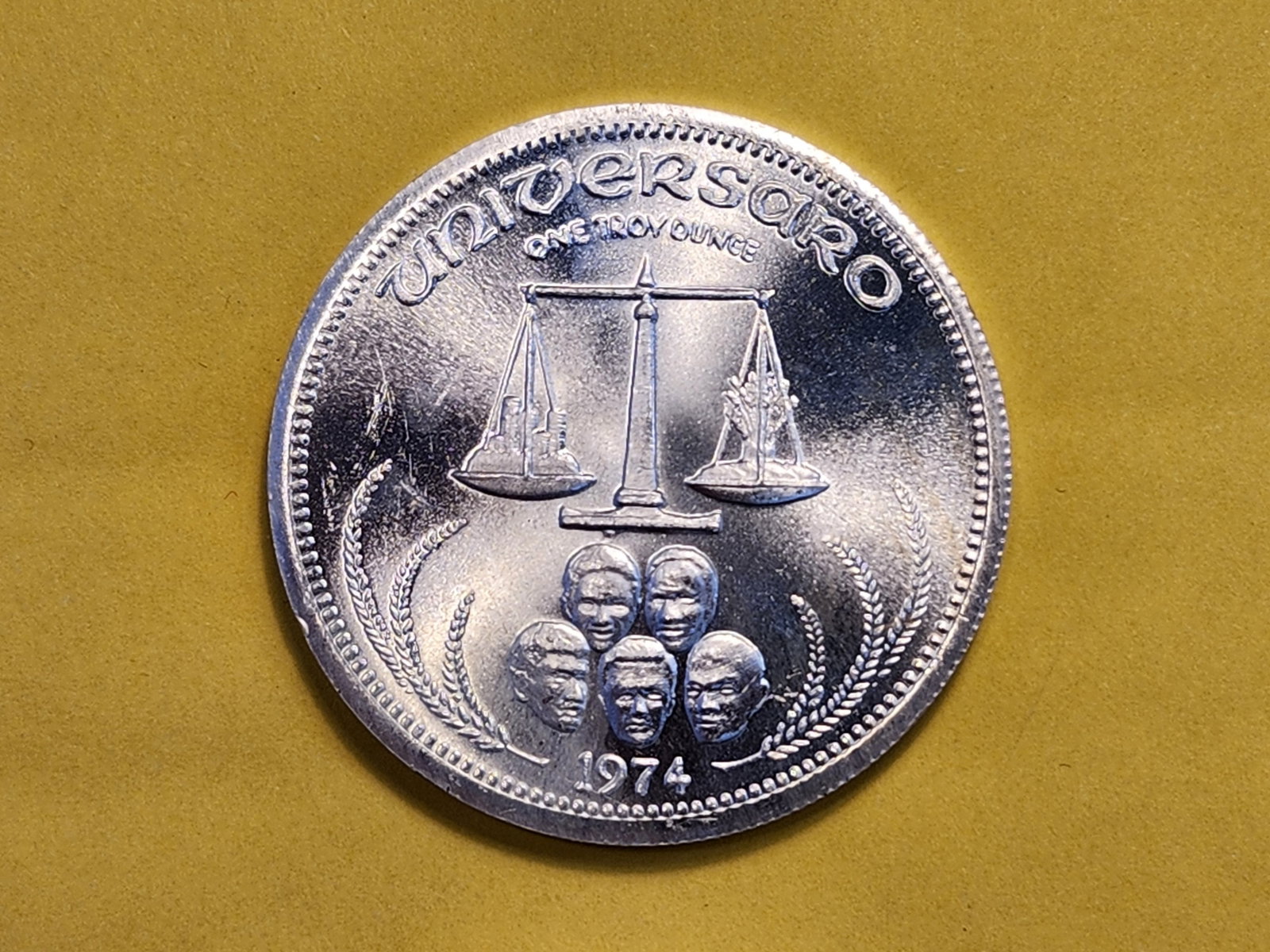 One Troy Ounce .999 Fine Silver Round: 1976 Universaro