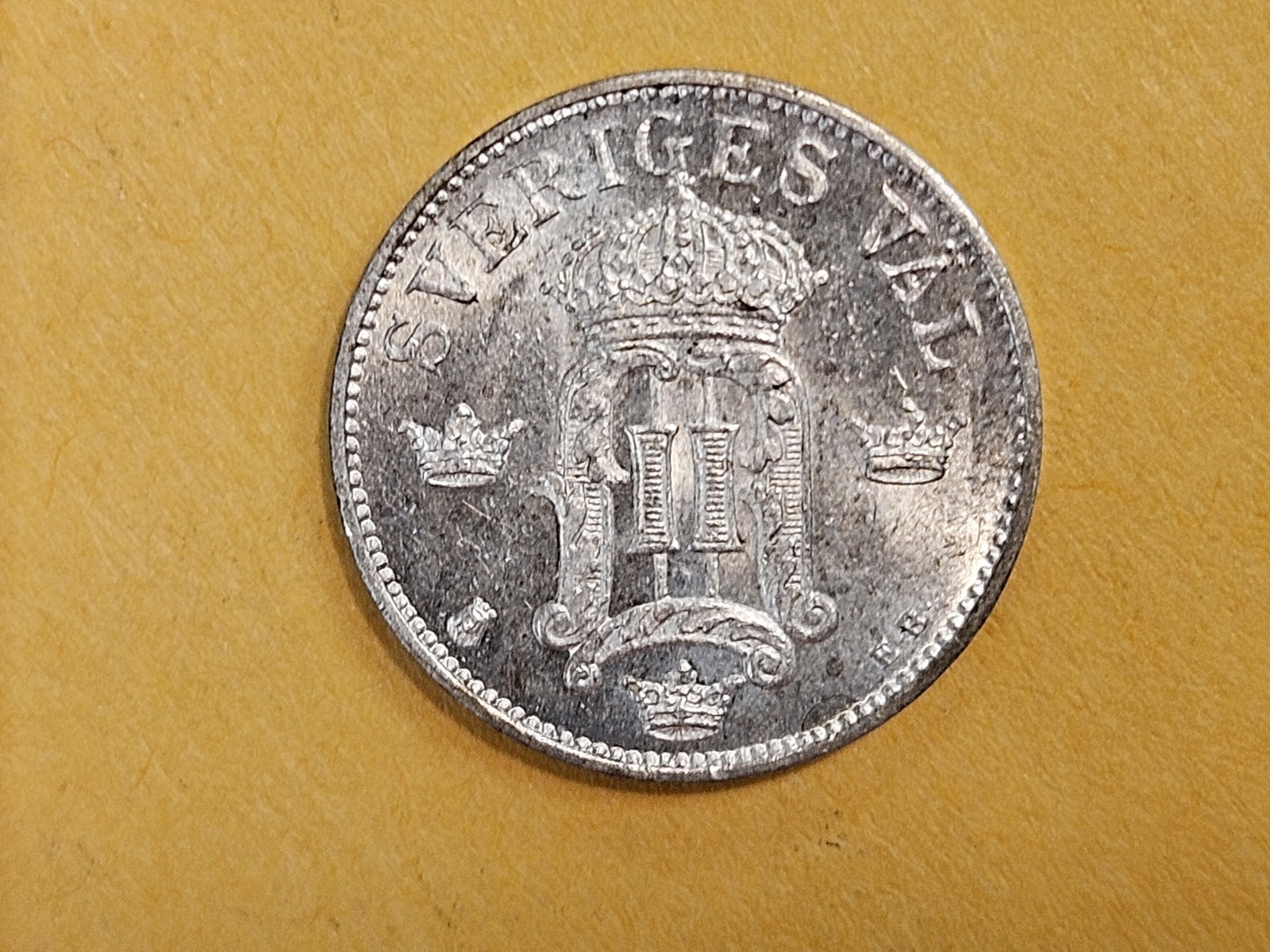 Choice Brilliant Uncirculated 1907 Sweden silver 10 ore (1 of 8)