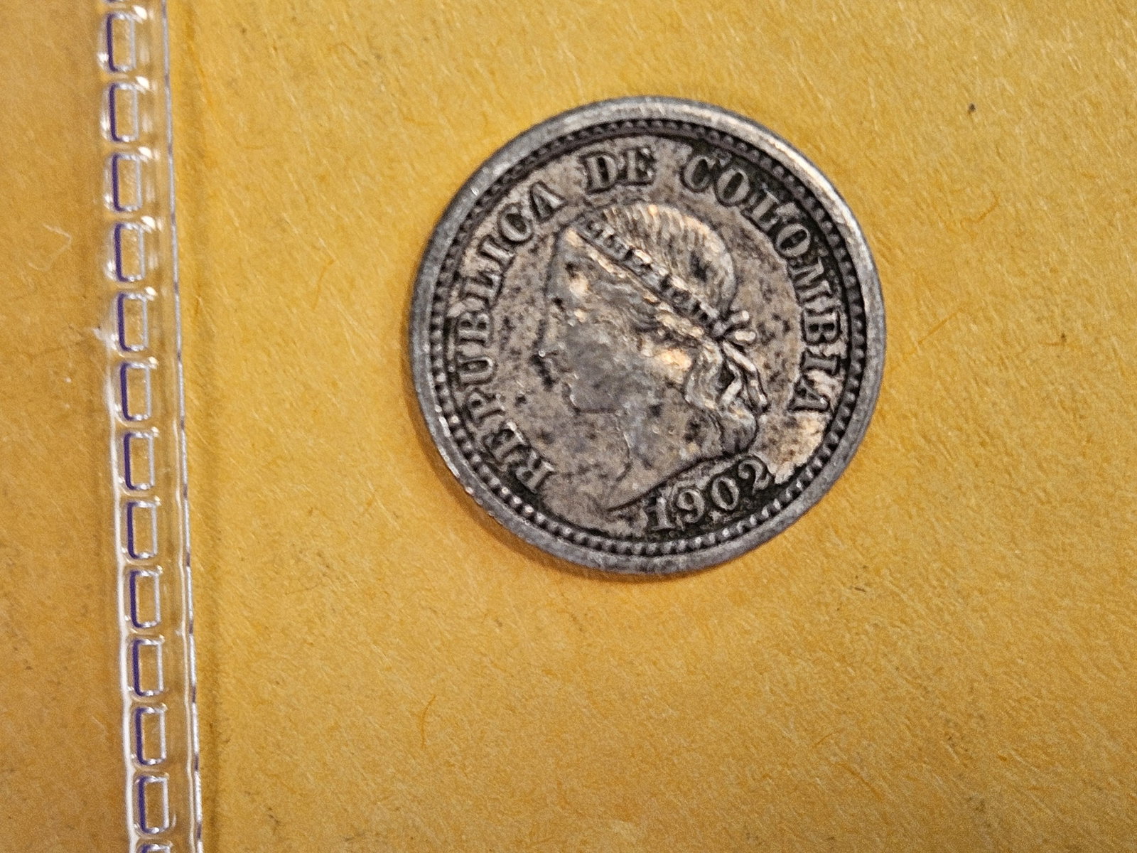 1902 Colombia 5 cent in Extra Fine - 3