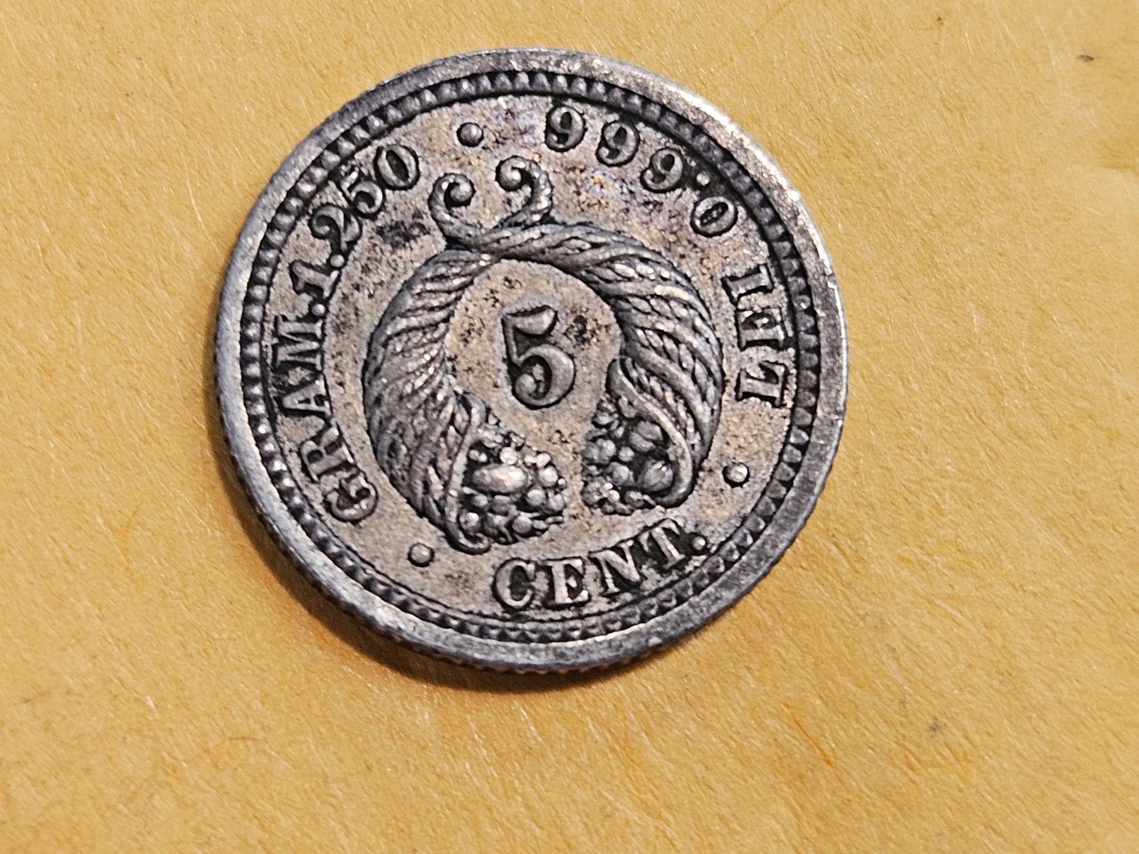 1902 Colombia 5 cent in Extra Fine - 4