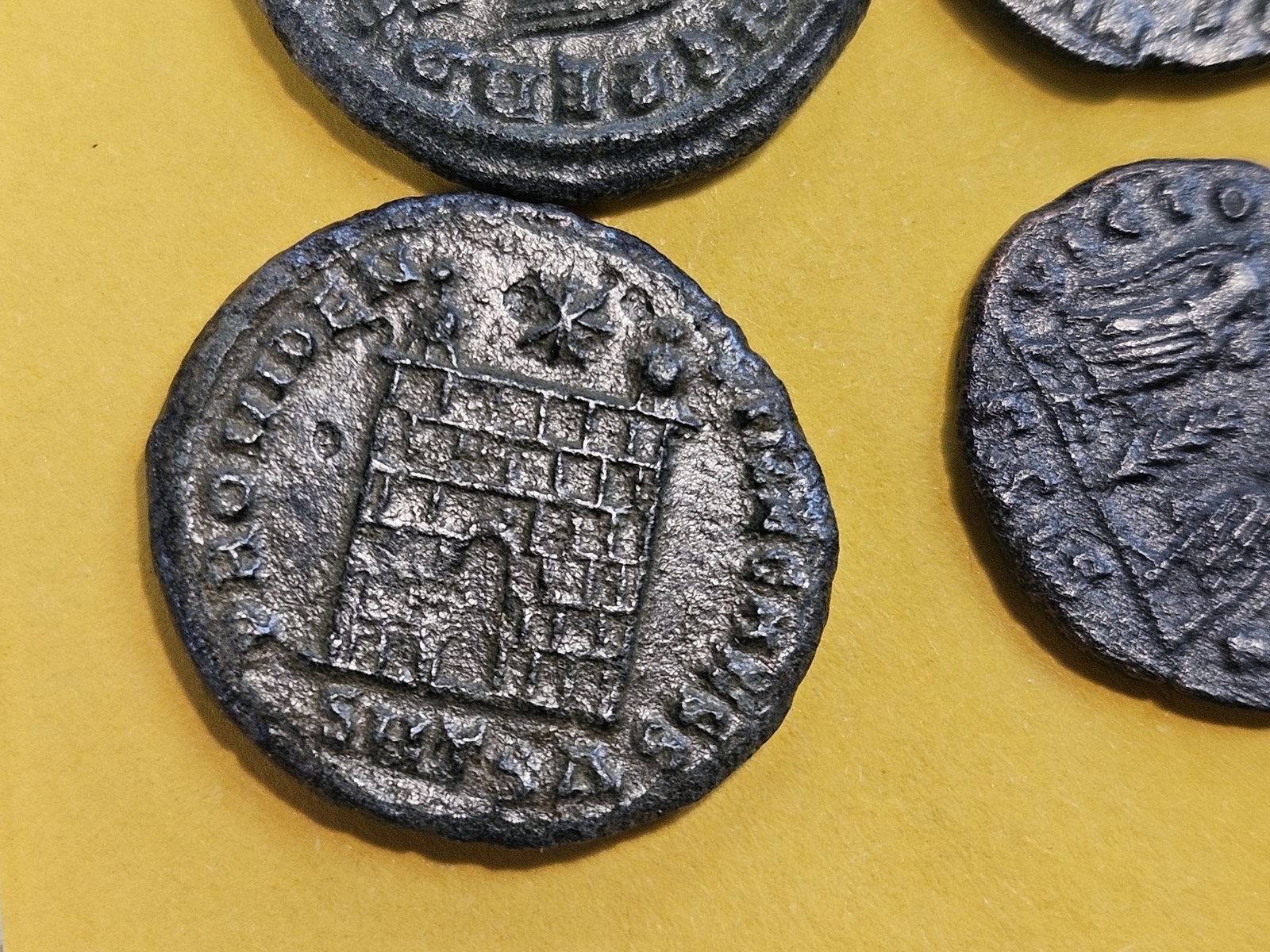 ANCIENTS! Four mixed Roman empire coins - 4