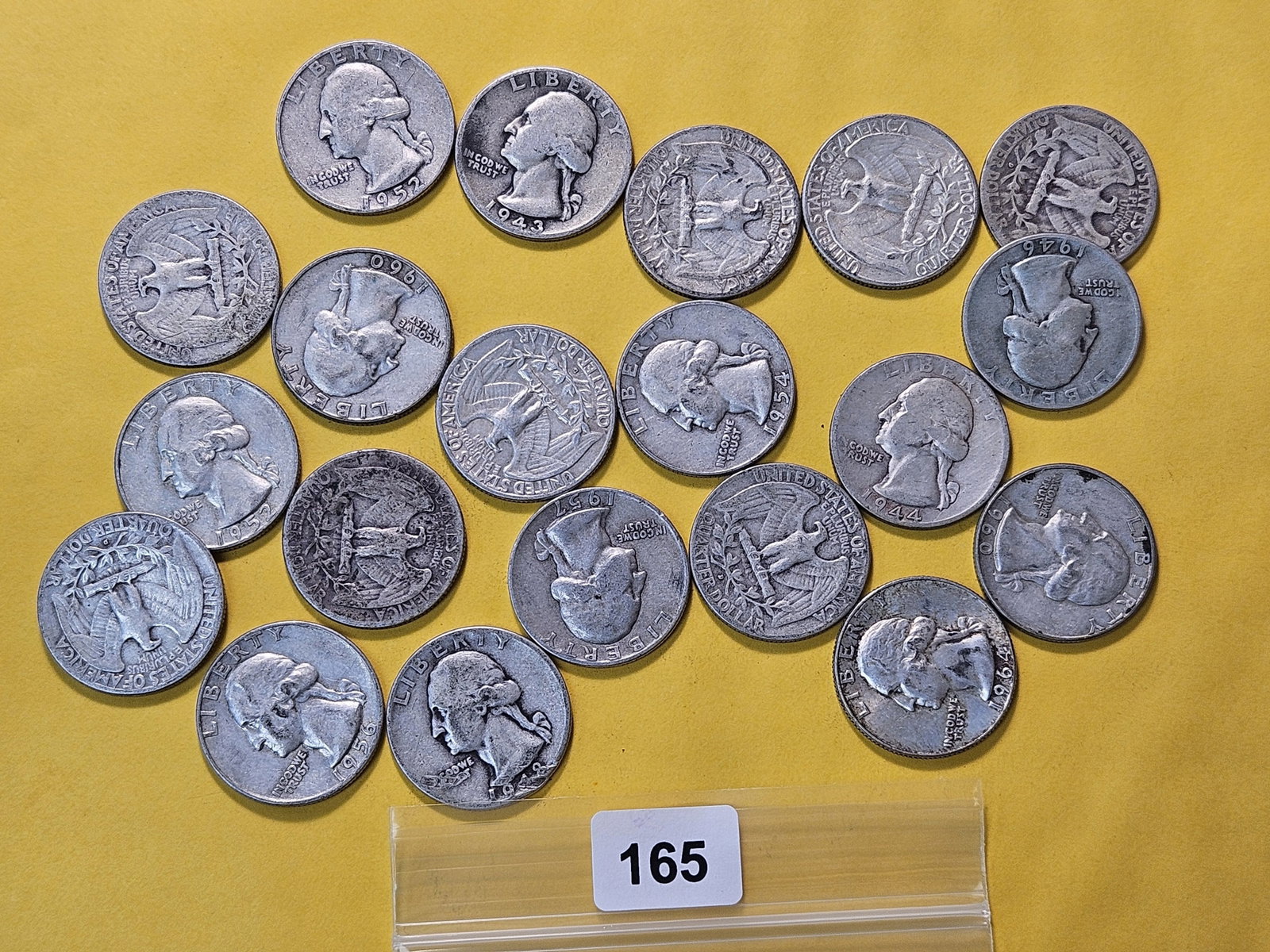 Twenty Mixed Washington Silver Quarters: Mixed dates, grades Very Good to About Uncirculated
