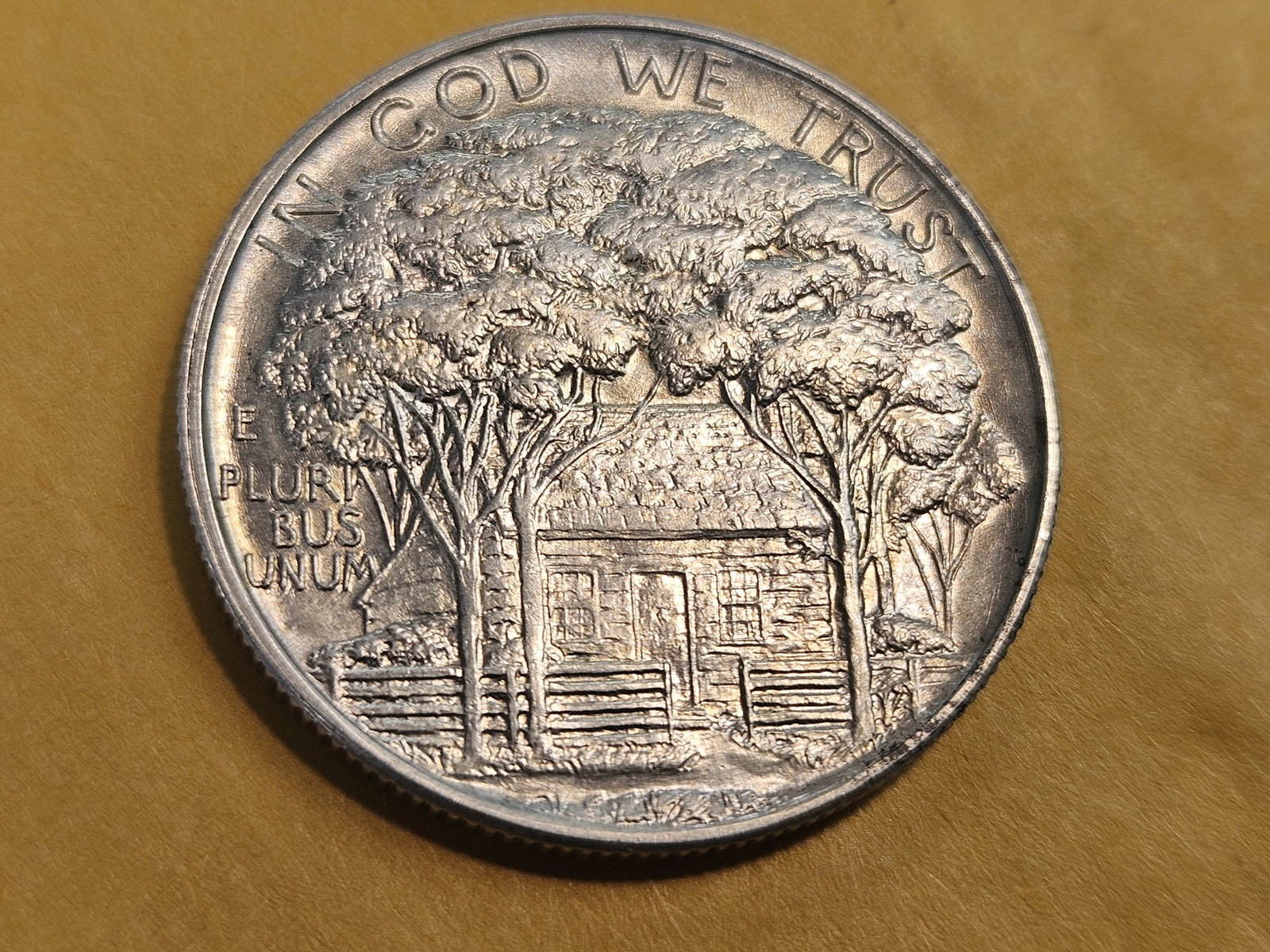 ** HIGHLIGHT ** KEY Commemorative silver Half Dollar in About Uncirculated plus!! - 7