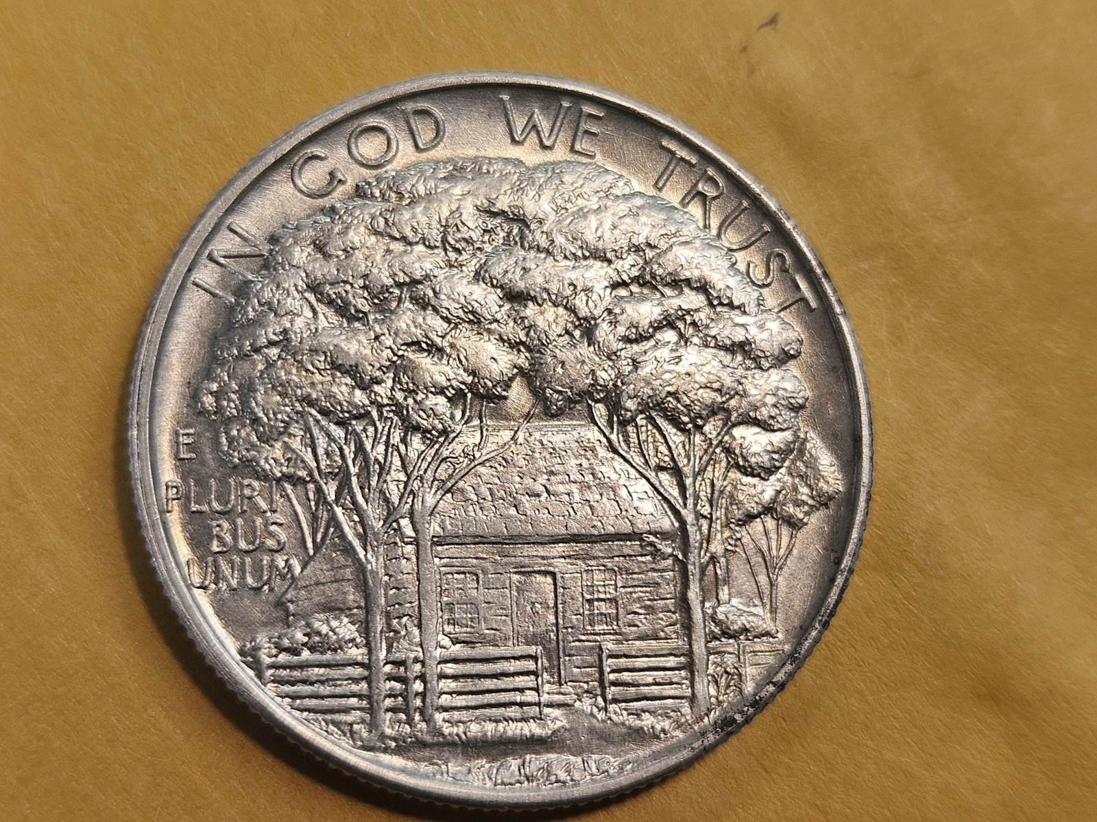 ** HIGHLIGHT ** KEY Commemorative silver Half Dollar in About Uncirculated plus!! - 8