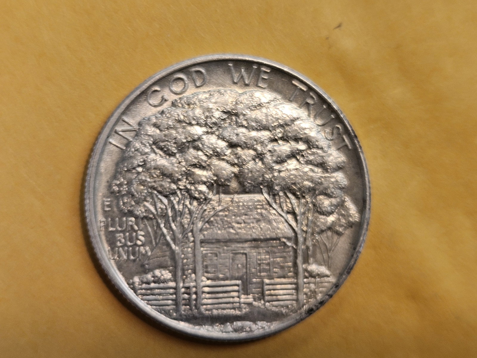 ** HIGHLIGHT ** KEY Commemorative silver Half Dollar in About Uncirculated plus!! - 9