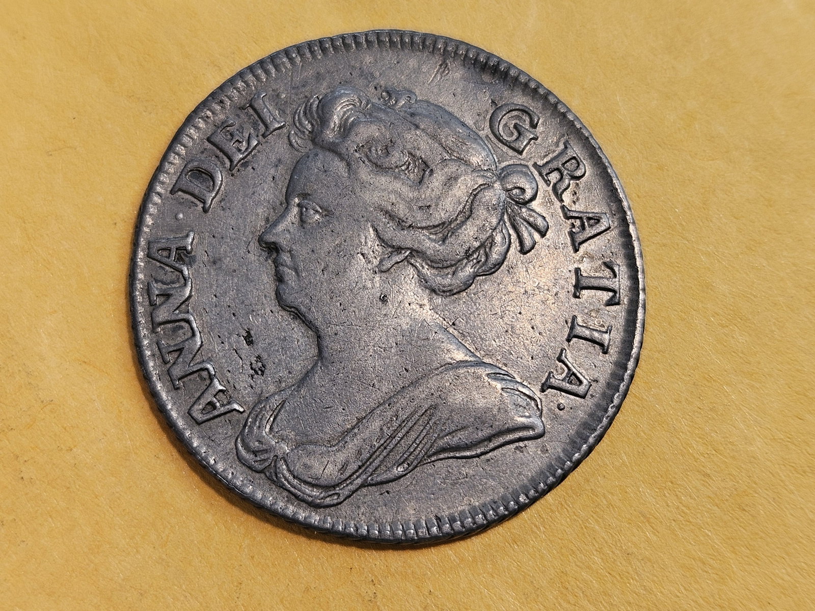 ** Rare ** 1708 Great Britain silver shilling in Very Fine: KM 523