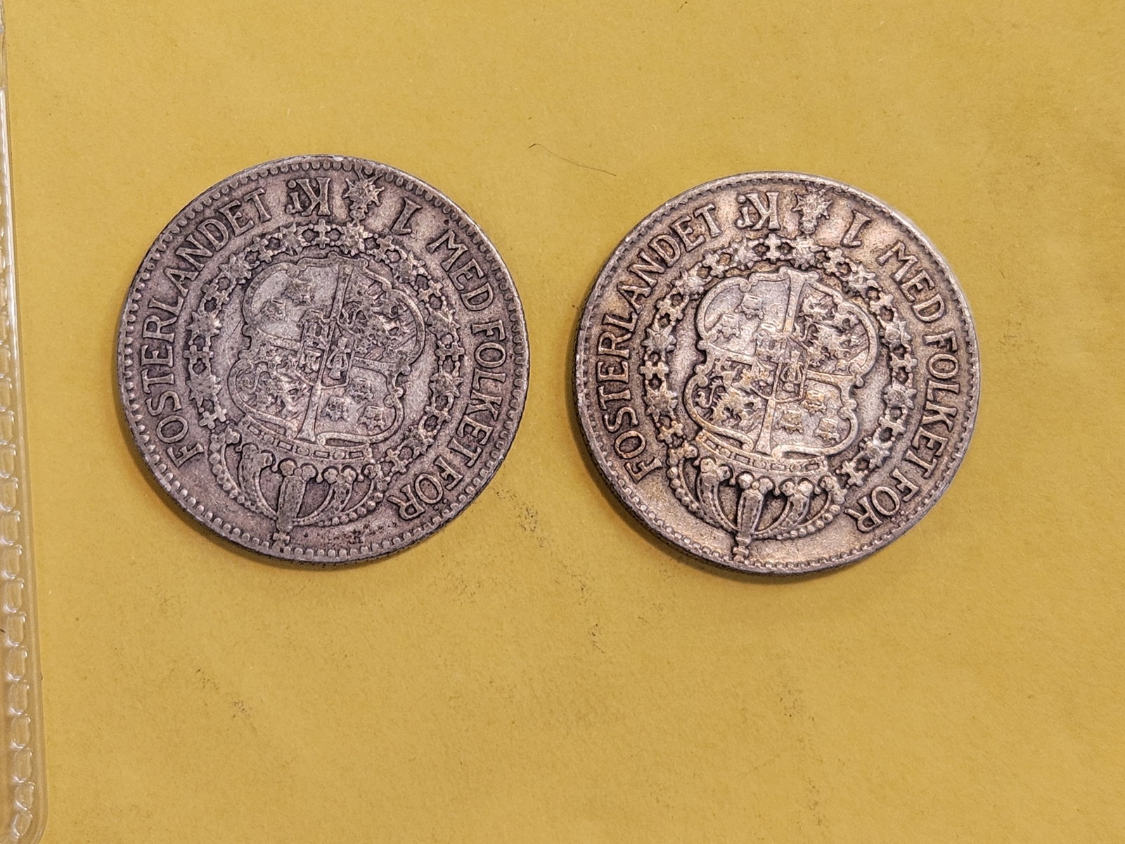 1916 and 1936 Sweden silver 1 Kroner in Very Fine - 4