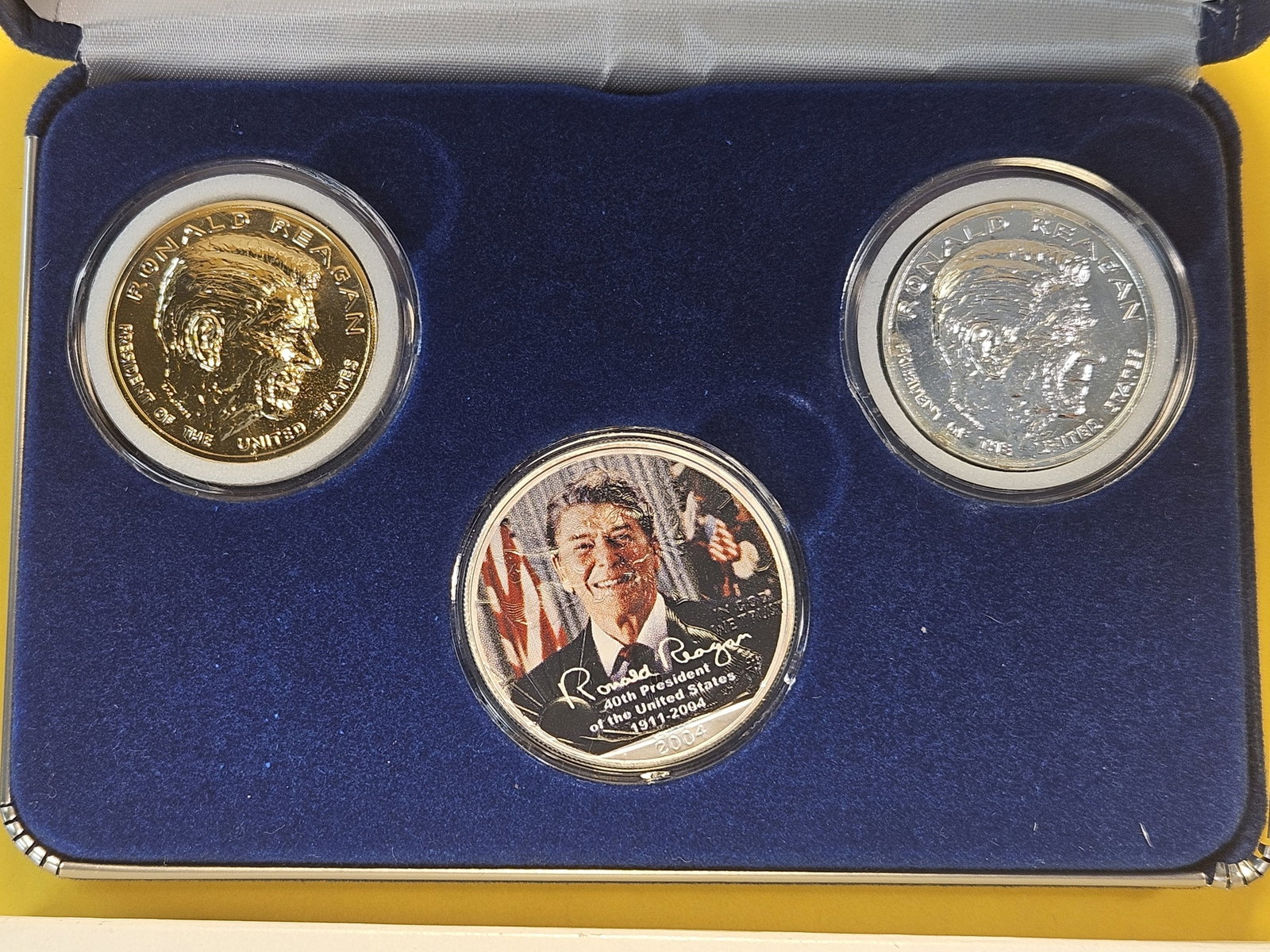 Ronald Regan Commemorative Silver Eagle and Medal Set - 3