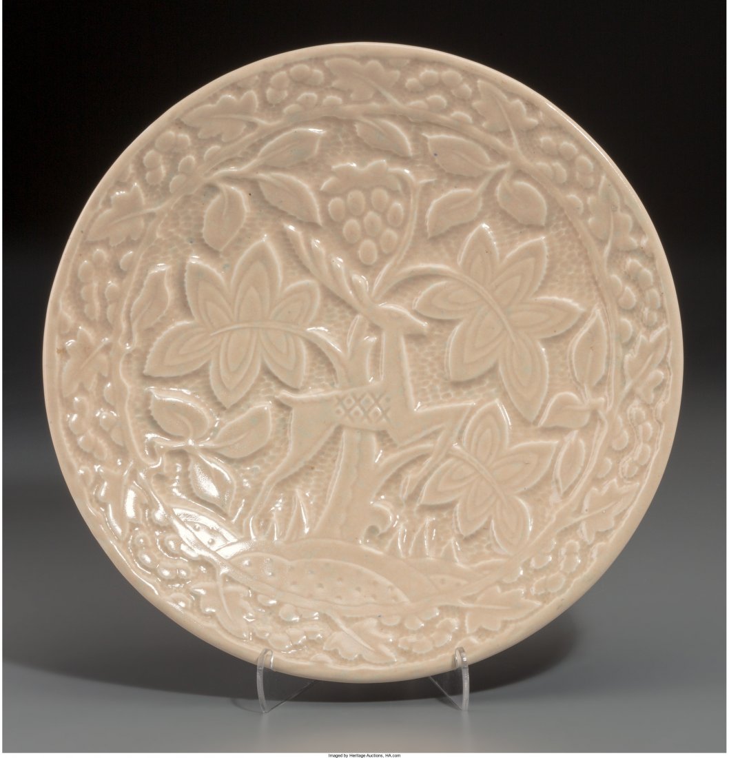 A Crown Devon Creamware Wall Charger, 20th centu: A Crown Devon Creamware Wall Charger, 20th centuryMarks: MADE IN ENGLAND, (crow