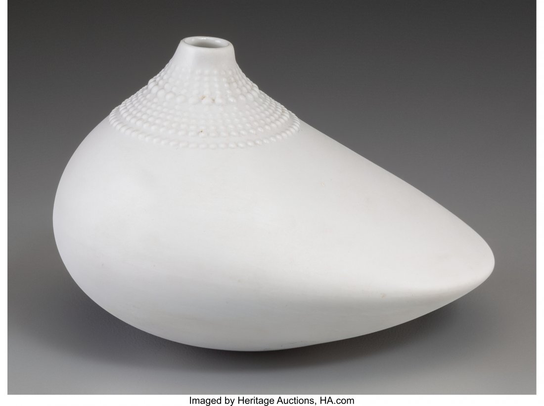 A Tapio Wirkkala for Rosenthal Porcelain Pollo C: A Tapio Wirkkala for Rosenthal Porcelain Pollo Cabinet Vase,