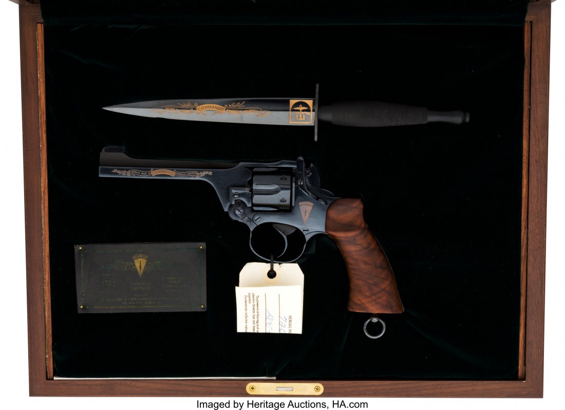 Cased WWII Commando Special Edition Commemorativ: Cased WWII Commando Special Edition Commemorative British Enfield No. 2 Mk I* Double Action Revolver a