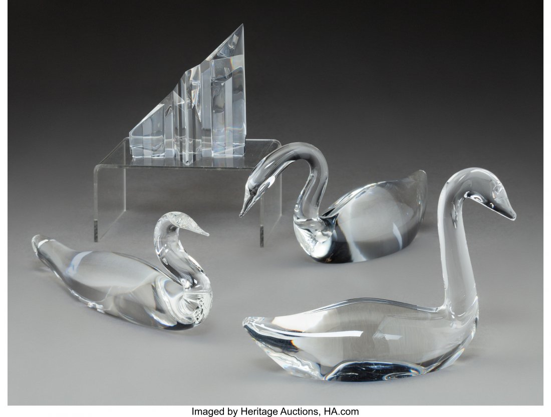 Four Steuben Clear Glass Swans with Star Paperwe (1 of 3)