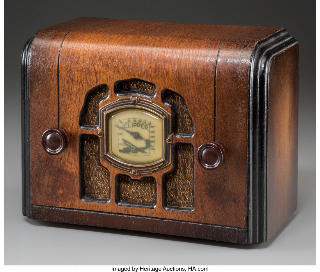 A Clipper Wooden AM Radio 7-1/2 h x 10 w x 5-1/2: A Clipper Wooden AM Radio7-1/2 h x 10 w x 5-1/2