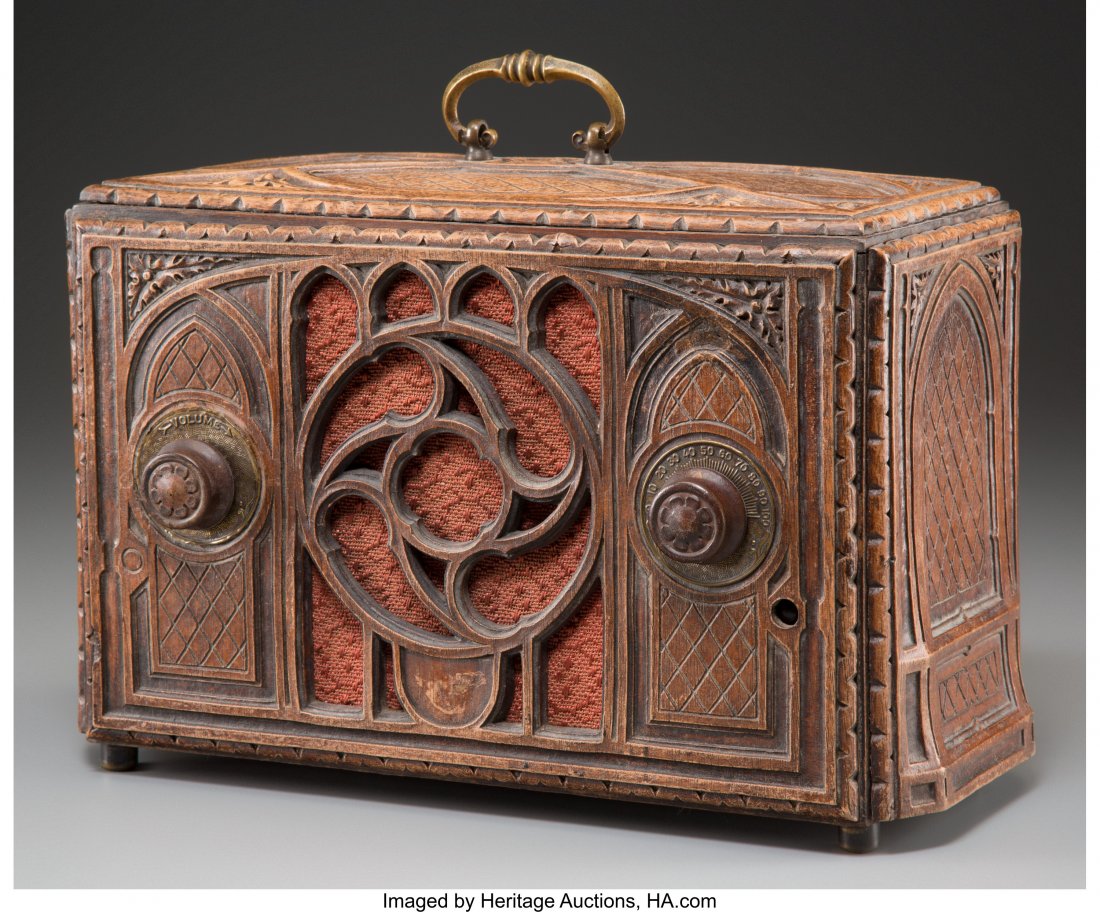 An RCA Model R-22-S Carved Oak AM Radio, circa 1: An RCA Model R-22-S Carved Oak AM Radio, circa 1933 8 h x 11-1/4 w x 6 d inches (20.3 x 28.
