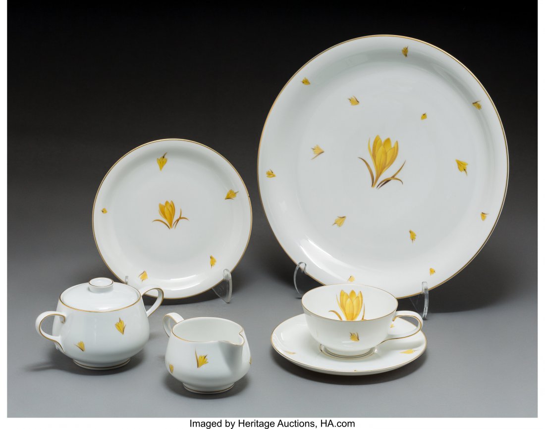 A Twenty-Six Piece Rosenthal Golden Crocus Patte: A Twenty-Six Piece Rosenthal Golden Crocus Pattern Porcelai