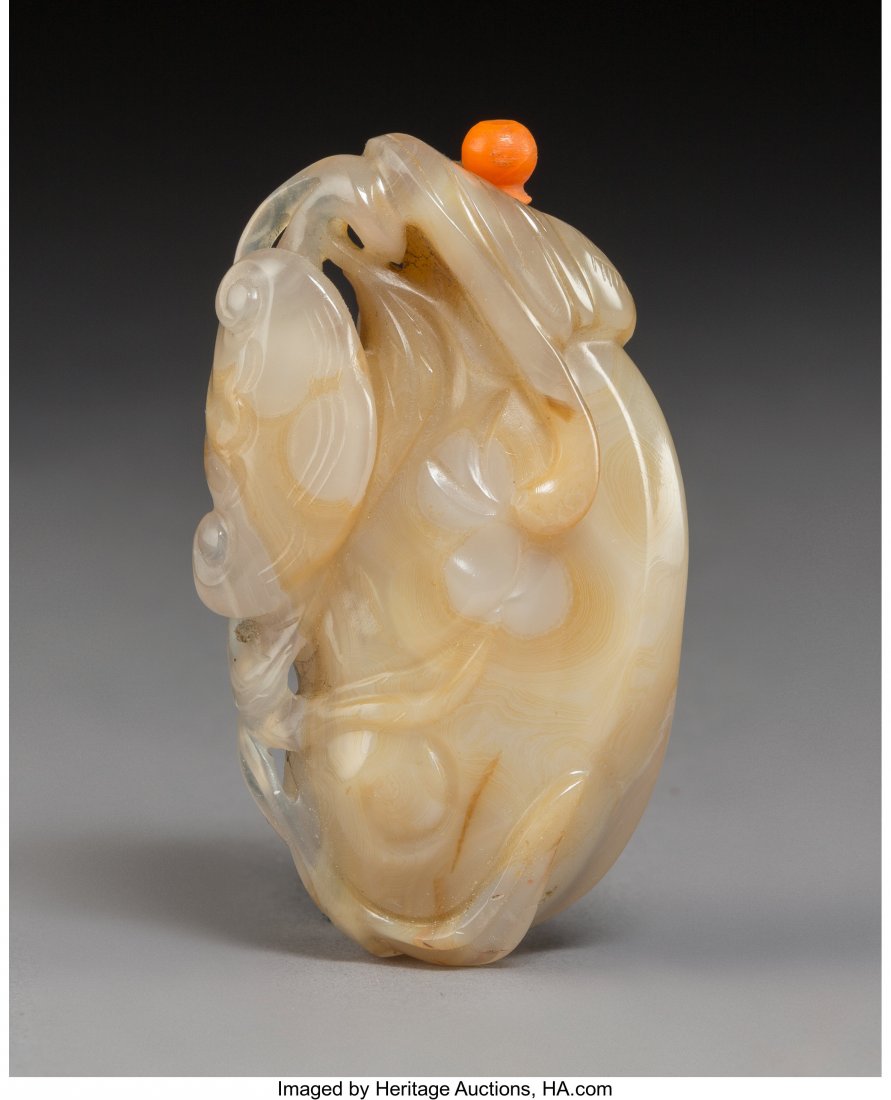 A Chinese Carved Agate Bat and Lingzhi Snuff Bot (1 of 2)
