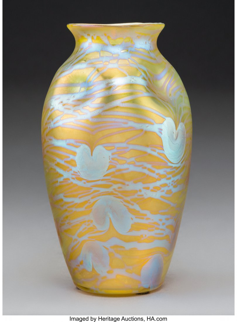 Loetz Phaenomen Genre 1/696 Glass Vase circa 190: Loetz Phaenomen Genre 1/696 Glass Vase circa 1901 7-1/2 inches (19.1 cm) HID03101242017