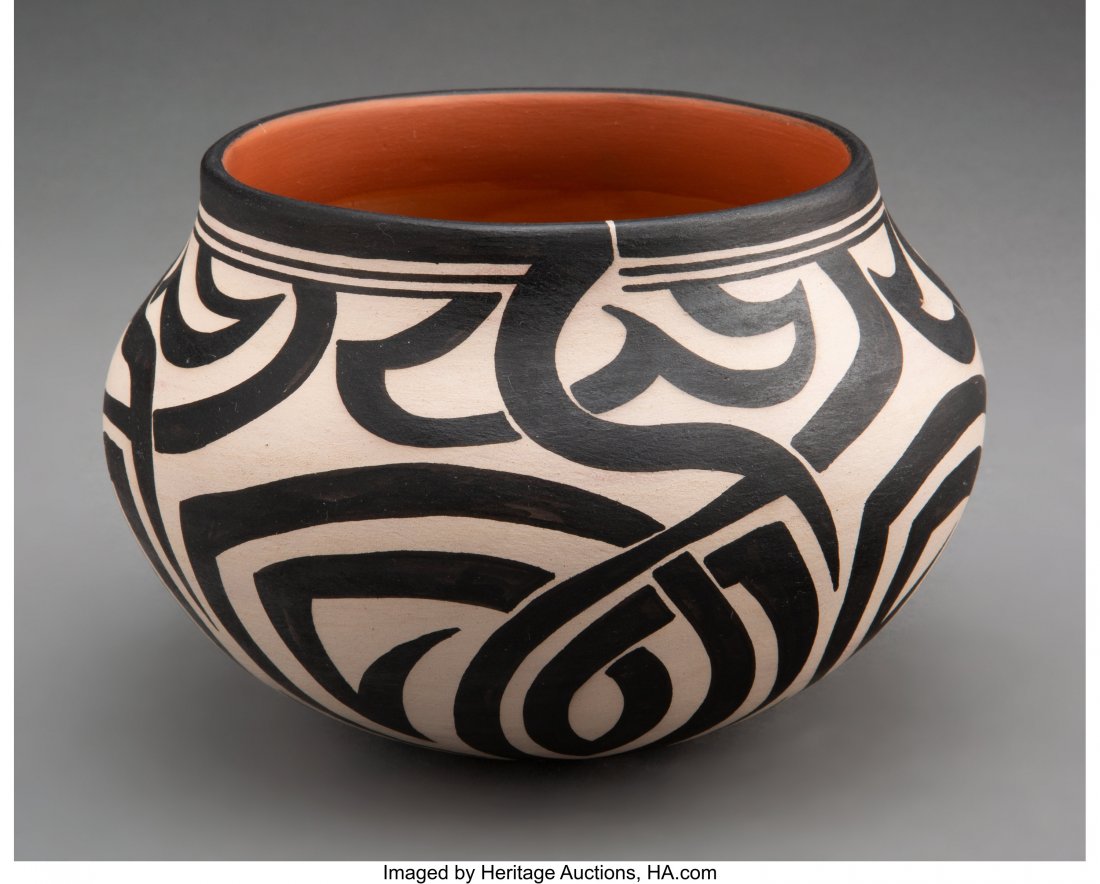 A Cochiti Black-On-White Jar Virgil Ortiz c.: A Cochiti Black-On-White Jar Virgil Ortiz c. 2002 clay, paint, signed Virgil Ortiz, Cochiti Pueblo, ‘02 Diameter: 7 &frac12; inches HID03101062020 © 2020 Heritage Auctions | All Rights