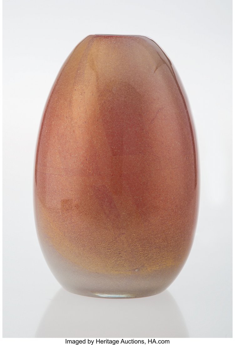 Flavio Poli (Italian, 1900-1984) Incamiciato Vas: Flavio Poli (Italian, 1900-1984) Incamiciato Vase, circa 1955, Seguso Vetri d'Arte Cased glass with gold inclusions 11 x 6-1/2 x 6-1/2 inches (27.9 x 16.5 x 16.5 cm) HID03101062020 © 2020 Heritag