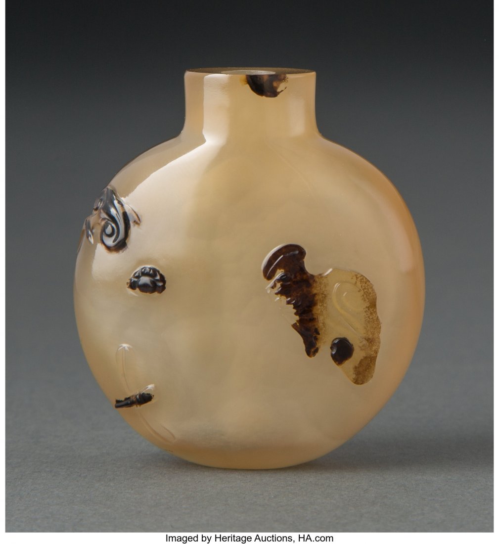 A Chinese Carved Agate Snuff Bottle, 18th centur (1 of 2)