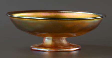 AN AMERICAN ART GLASS COMPOTE Attributed to Tif: AN AMERICAN ART GLASS COMPOTE Attributed to Tiffany Studios, Corona, New York, circa