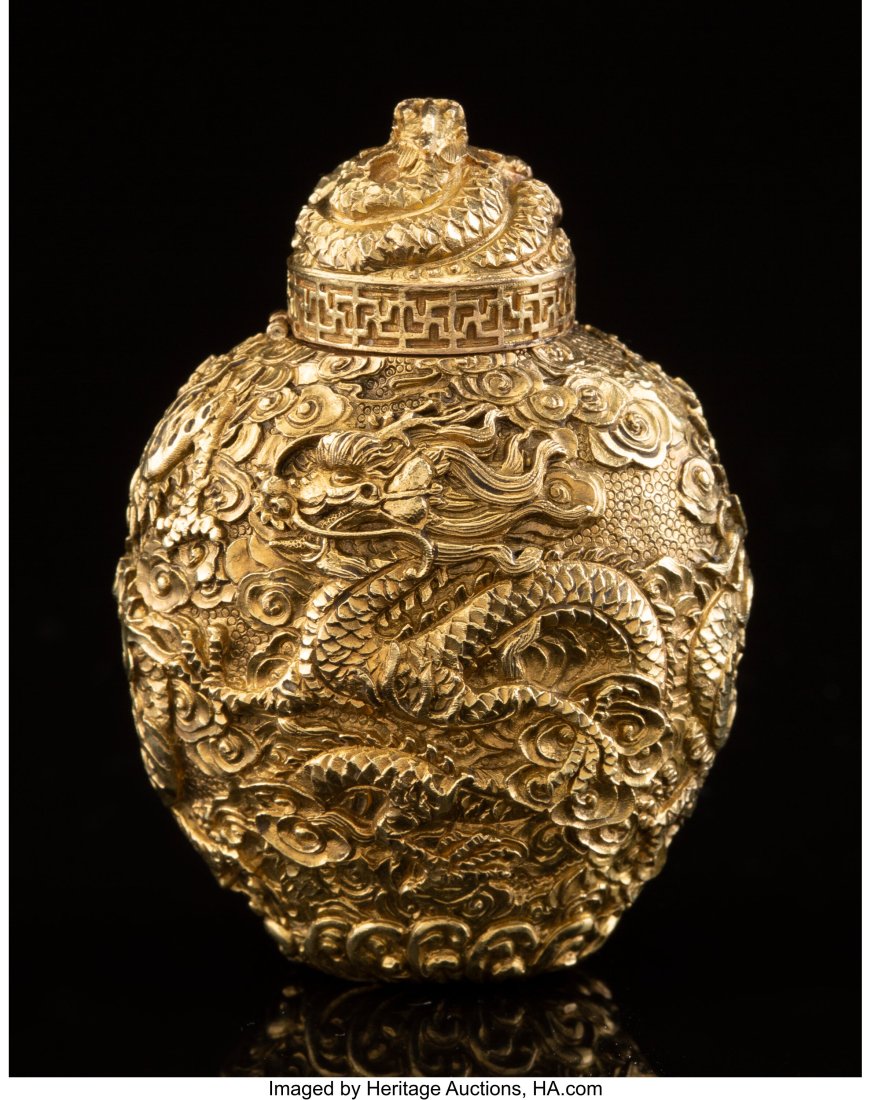 A Chinese 18k Gold Snuff Bottle, Qing Dynasty, l (1 of 7)