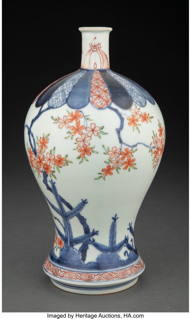 A Japanese Imari Porcelain Vase, 18th century 10 (1 of 3)