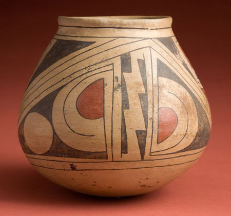 Casas Grandes Vessel with Blankets and Lighting: Casas Grandes Vessel with Blankets and Lighting C. 1000-1400 AD Burnished and Paint