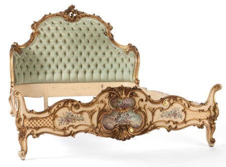 VENETIAN ROCOCO STYLE PAINTED AND PARTIAL GILT B: VENETIAN ROCOCO STYLE PAINTED AND PARTIAL GILT BED Italy, first half 20th century