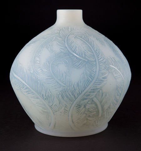 R. LALIQUE CASED OPALESCENT GLASS PLUMES VASE W: R. LALIQUE CASED OPALESCENT GLASS PLUMES VASE WITH BLUE PA