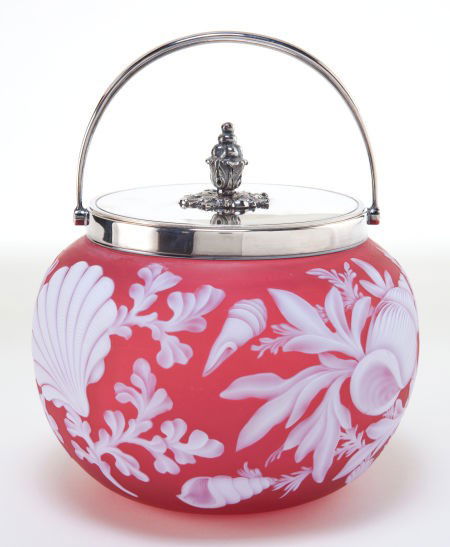 THOMAS WEBB GLASS BISCUIT BARREL Rose glass wit: THOMAS WEBB GLASS BISCUIT BARREL Rose glass with white overlay, etched in sealife mot