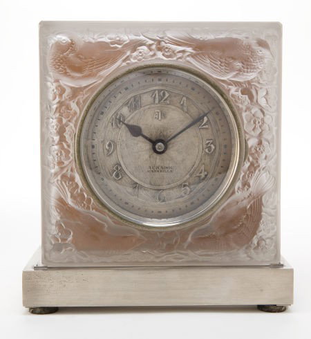 R. LALIQUE QUATRE MOINEAUX DU JAPON CLOCK WITH I: R. LALIQUE QUATRE MOINEAUX DU JAPON CLOCK WITH ILLUMINATING BASE