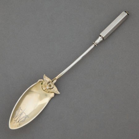 A CASED GORHAM SILVER AND SILVER GILT RELISH SPO: A CASED GORHAM SILVER AND SILVER GILT RELISH SPOON Gorham Manufacturing Co., Providen
