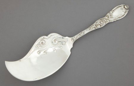 A TIFFANY SILVER CHRYSANTHEMUM PATTERN ICE CREAM: A TIFFANY SILVER CHRYSANTHEMUM PATTERN ICE CREAM SLICE 