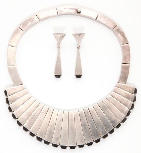 AN ANTONIO PINEDA SILVER AND OBSIDIAN NECKLACE A: AN ANTONIO PINEDA SILVER AND OBSIDIAN NECKLACE AND EARRING SET Antonio Pineda (Mexica