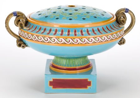 A MINTON MAJOLICA CENTERPIECE BOWL AND COVER Mi: A MINTON MAJOLICA CENTERPIECE BOWL AND COVER Minton, Stoke-on-Trent, Staffordshire, E