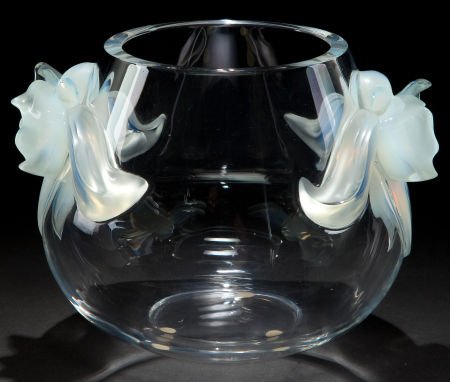 A LALIQUE GLASS ORCHID VASE Wingen-sur-Moder, F: A LALIQUE GLASS ORCHID VASE Wingen-sur-Mod