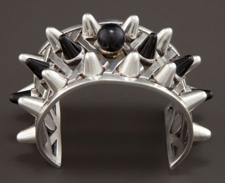 AN ANTONIO PINEDA SILVER AND ONYX CUFF Antonio P: AN ANTONIO PINEDA SILVER AND ONYX CUFF Antonio Pineda, Taxco, Mexico, circa 1950 Marks: