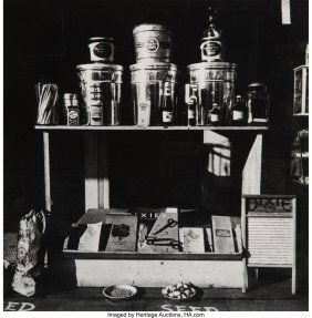 39110&colon; Eudora Welty &lpar;American&comma; 1909-2001&rpar; Store Front &lpar;