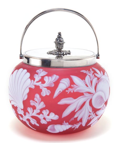 THOMAS WEBB GLASS BISCUIT BARREL Rose glass wit: THOMAS WEBB GLASS BISCUIT BARREL Rose glass with white overlay, etched in sealife mot