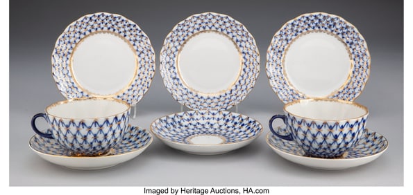 29074&colon; A Sixteen-Piece Lomonosov Cobalt Net Pattern Por