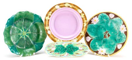 THREE ENGLISH MAJOLICA PLATES AND A CHEESE STAND: THREE ENGLISH MAJOLICA PLATES AND A CHEESE STAND Circa 1880 Marks: MINTON, A&nb
