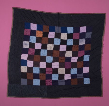AN AMISH "ONE PATCH" CRIB QUILT Circa 1950 47 x : AN AMISH "ONE PATCH" CRIB QUILT Circa 1950 47 x 45-1/2 inches (119.4 x 115.6 cm) The E