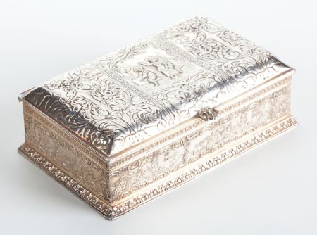 A DERBY SILVER CO. WOOD LINED SILVER PLATED CIGA: A DERBY SILVER CO. WOOD LINED SILVER PLATED CIGARETTE BOX Early 20th century Marks