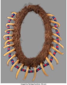70160: A Prairie "Bear Claw" Necklace c. 1900 carved