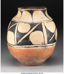 70083: A Large Santo Domingo Polychrome Jar c. 1900 c