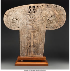 70372: A Massim Canoe Prow Splashboard (lagim) Trobria