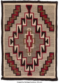 70458: A Navajo Regional Rug c. 1940 native handspu