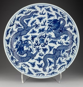 27066: A Large Chinese Blue and White Double-Dragon Cha