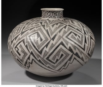 70087&colon; A Tularosa Black-on-White Storage Jar  c&period; 1000 -